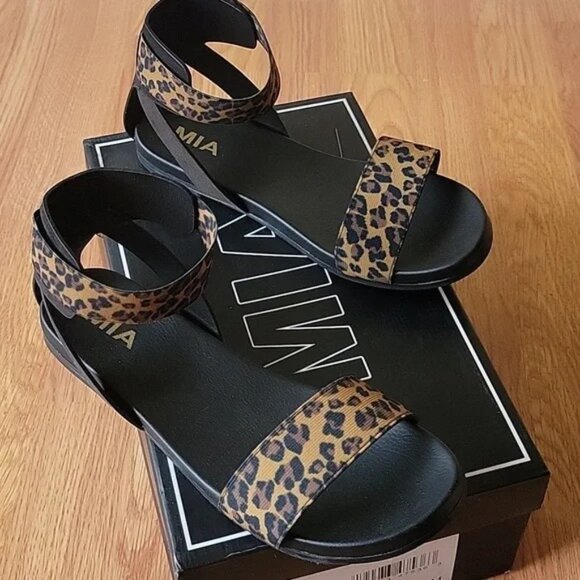 MIA Sandals Leopard Print Sizes 5-11 Multiple Sizes NWT - Picture 2 of 3